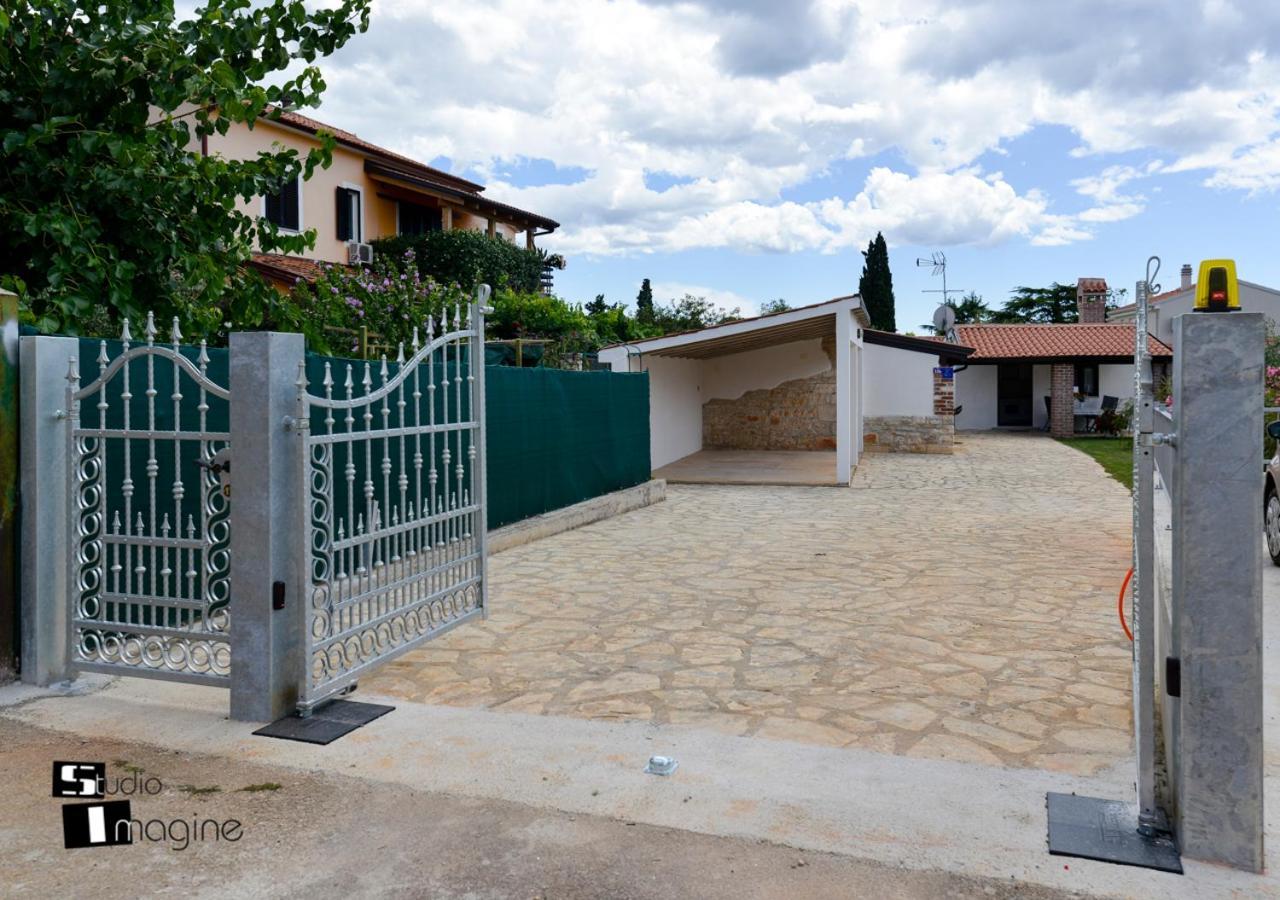 Charming Stone Cottage By The Sea Umag Exterior foto