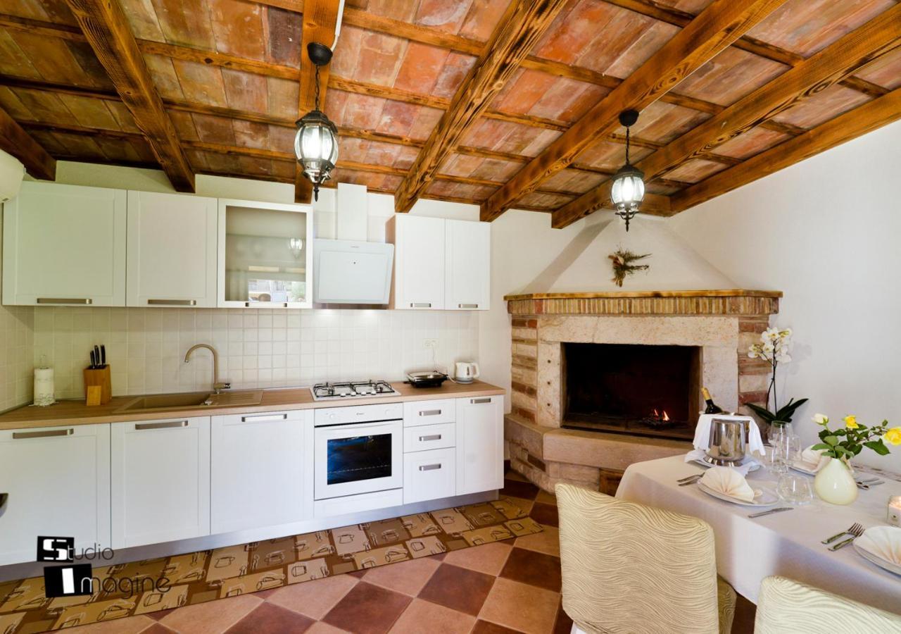 Charming Stone Cottage By The Sea Umag Exterior foto